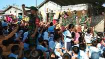 Ribuan Anak Lombok Ikuti Permainan Terapi Psikologi yang Digelar TNI