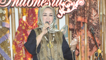 Chintami Atmanegara Terpesona Motif Batik Rembang