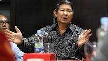 Tim Prabowo-Sandi Lucurkan Buku Paradoks Indonesia Edisi Braile Bagi Tuna Netra