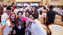 Di Rakernas TKN Jokowi-Ma’ruf, Megawati Jadi Magnet Selfie