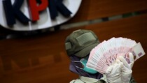 Tangkap 3 Petinggi Perum Perindo, KPK Sita $ 30.000