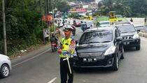Malam Tahun Baru, Jalur Puncak Ditutup
