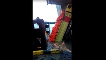 VIDEO: Detik-detik Truk Fuso Tercebur ke Laut