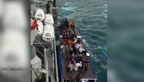 Anak Krakatau Terus Erupsi, TNI Evakuasi Warga Pulau Sebesi