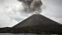 Gunung Anak Krakatau Erupsi Selama 2,5 Menit