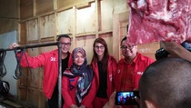 Blusukan di Pasar Mandalagiri Garut, PSI Didoakan Warga Masuk Parlemen