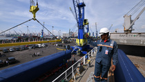 BPS: Neraca Perdagangan April Defisit US$ 2,5 M