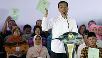 Presiden Jokowi Bagikan Sertifikat Tanah di Pamulang