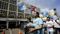 Jelang Debat Capres ke II, Aksi Bersihkan Indonesia Datangi KPU 