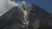 Gunung Merapi Luncurkan Guguran Lava Sejauh 1.200 M