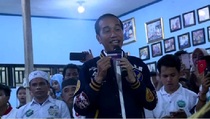 Jokowi “Menggoda” Kaum Muda dengan Kartu Pra Kerja
