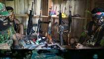 Organisasi Papua Merdeka Pamerkan Senjata yang Dirampas dari TNI