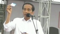Kampanye di Banjarmasin, Jokowi Pamerkan Kartu Pra Kerja