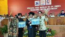 Dies Natalis ke-54, Unnes Beri Penghargaan kepada Tiga Tokoh Nasional