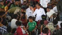 Presiden Kunjungi Pengungsi Banjir di Jayapura