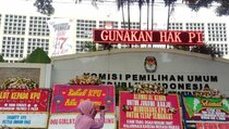KPU RI Dihiasi Karangan Bunga Ucapan Semangat
