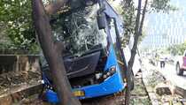 Kopaja Seruduk Transjakarta, 14 Orang Terluka