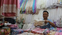 Mukena Model Shireen Sungkar Jadi Favorit di Tanah Abang