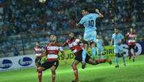 Hantam Persela, Madura United Pimpin Klasemen