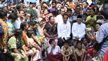 Jokowi Pidato Kemenangan Sambil Tengok Kampung Deret