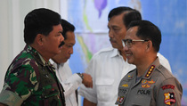 Panglima TNI Bersama Kapolri Dialog dengan Warga Papua di Biak