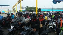 Arus Balik, Ratusan Sepeda Motor Menyeberang dari Sumatera