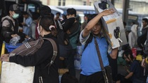 Kedatangan Pemudik di Terminal Pulo Gebang Naik 400 Persen