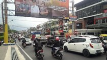 Antrean Kendaraan Menuju Bogor dari Puncak-Cipanas Terus Memanjang