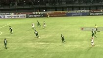 Madura United Tahan Persebaya di Surabaya