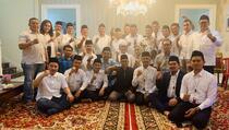 Kiai Ma'ruf Beri Kopiah untuk Semua Tim Hukum TKN