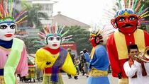 Lebaran Betawi, Masyarakat Padati Monas untuk Nonton Layar Tancap