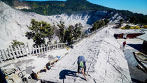 Kembali Erupsi, Status Gunung Tangkuban Parahu Naik Jadi Waspada
