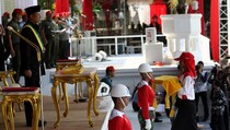 Tim Merah Kibarkan Sang Merah Putih di Istana Merdeka