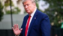 Trump Kaji Ulang Bantuan US$ 250 Juta untuk Ukraina