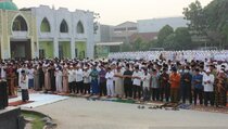 Ribuan Santri dan Warga Pekanbaru Salat Minta Hujan