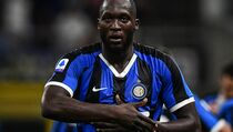 Bekap Milan, Inter Bertahan di Puncak Serie A