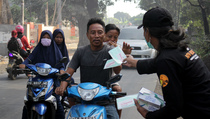 Kemkes Sarankan Kurangi Dampak Asap dengan Kain Dakron