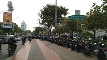 Demo DPR, Jalan Gerbang Pemuda Jadi Lahan Parkir