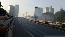 Pendemo Masuk Jalan Tol, Petugas Tembakkan Gas Air Mata