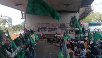 Massa Mahasiswa Mulai Membubarkan Diri