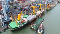 Gelombang Tinggi, 111 Kapal Terjebak di Tanjung Perak