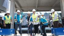 Menteri Rini Resmikan Topping Off Multifunction Hall Labuan Bajo