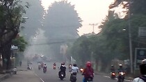Asap Tebal Masih Menyelimuti Jambi, Sekolah Kurangi Jam Belajar