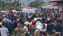 Warga Perantau Antar Jenazah Korban Penikaman ke Bandara Wamena