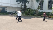 Lambaikan Tangan, Siti Nurbaya Menghadap Presiden