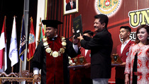 Universitas Surakarta Beri Penghargaan kepada Dosen Berprestasi