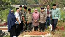 Hari Pahlawan, KPU Depok Ziarah ke Makam KPPS
