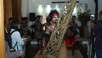 Lelang 100 Karya Seni dan Budaya di Kamoro Berdaya