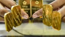 Penguatan Dolar dan Fed Hawkish Picu Pelemahan Harga Emas