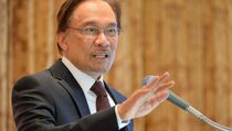 Diapresiasi Anwar Ibrahim, Jokowi Kepala Negara Pertama yang Beri Selamat